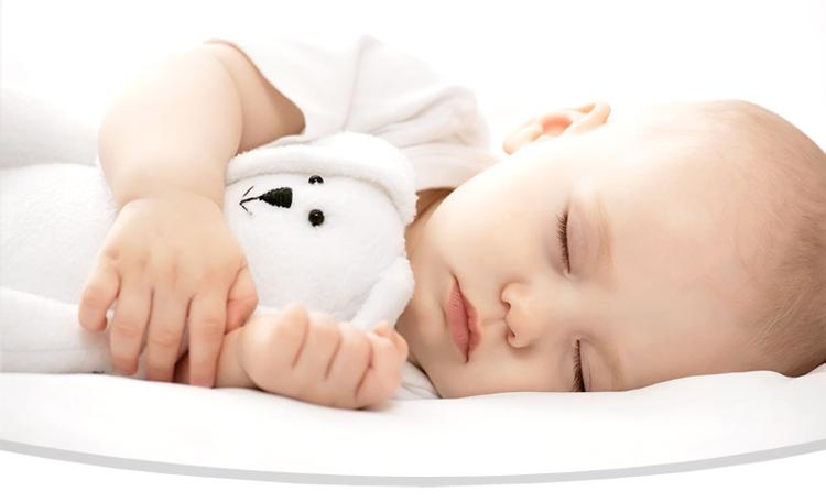 新生宝宝睡觉一惊一乍是什么原因？